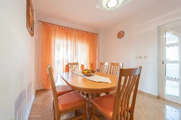 3-Bedroom Apartment in Vir, 30 m to Smratine Beach
