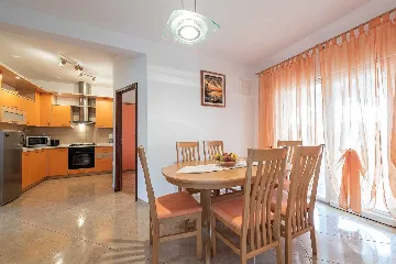 3-Bedroom Apartment in Vir, 30 m to Smratine Beach