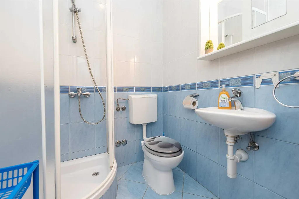 4-Bedroom Apartment in Vir for 8 Guests