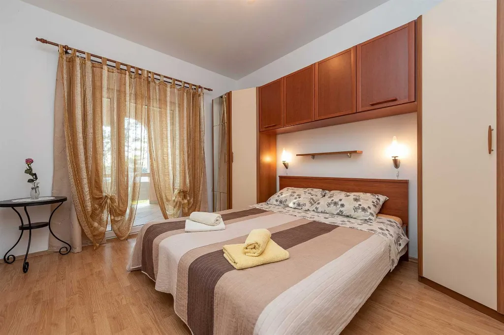 4-Bedroom Apartment in Vir for 8 Guests