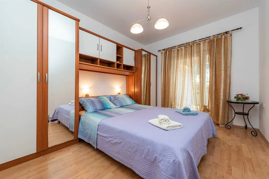 4-Bedroom Apartment in Vir for 8 Guests
