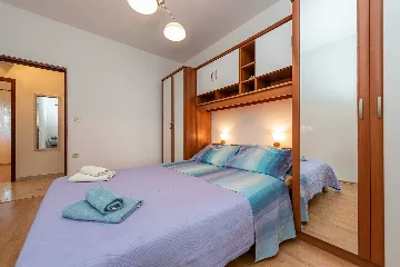 4-Bedroom Apartment in Vir for 8 Guests