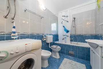 4-Bedroom Apartment in Vir for 8 Guests