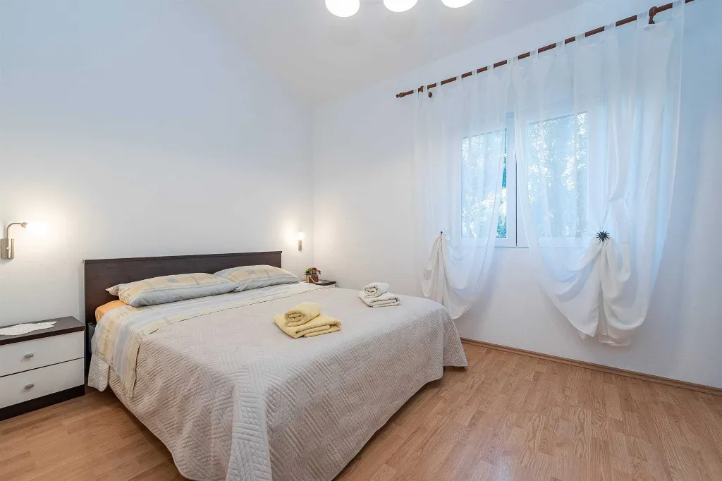 4-Bedroom Apartment in Vir for 8 Guests