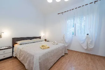 4-Bedroom Apartment in Vir for 8 Guests