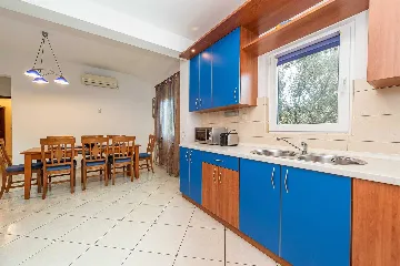 4-Bedroom Apartment in Vir for 8 Guests