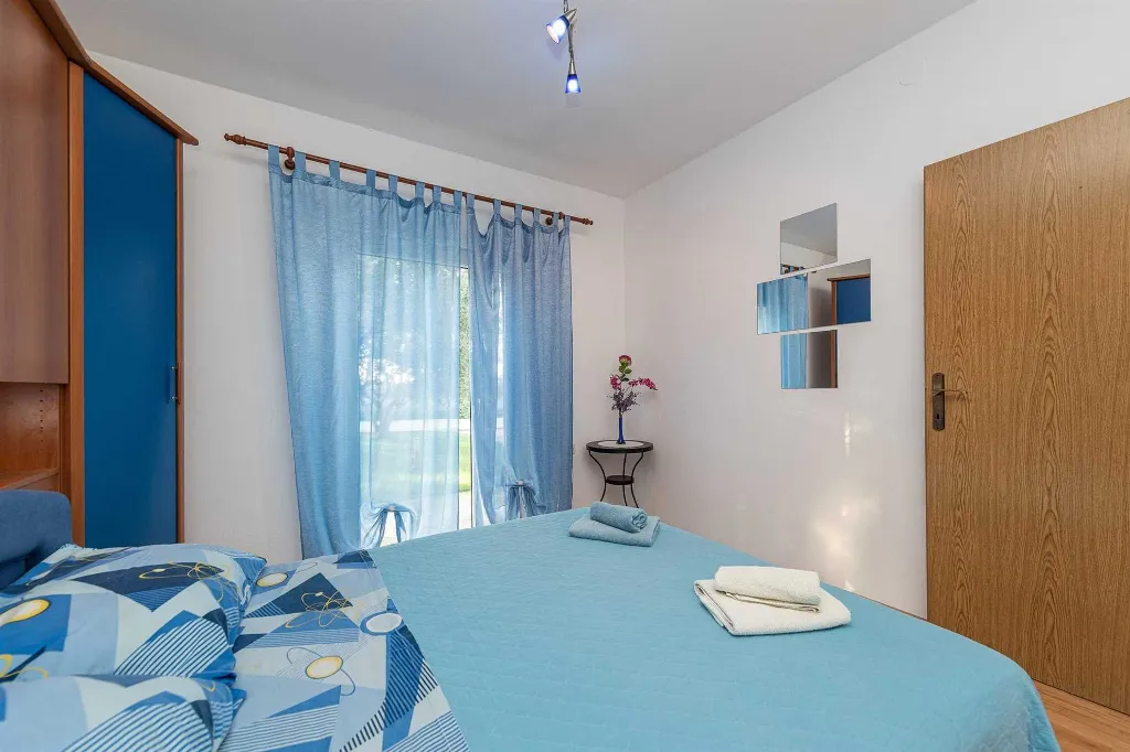4-Bedroom Apartment in Vir for 8 Guests