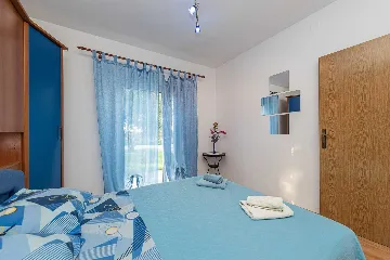 4-Bedroom Apartment in Vir for 8 Guests