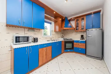 4-Bedroom Apartment in Vir for 8 Guests