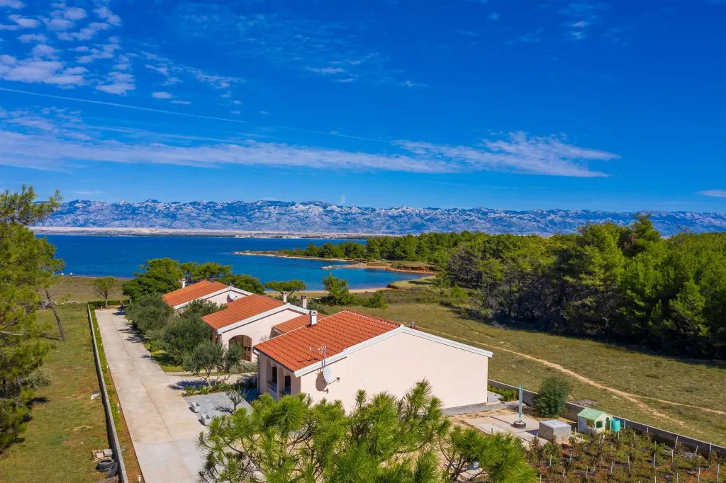 4-Bedroom Apartment in Vir for 8 Guests