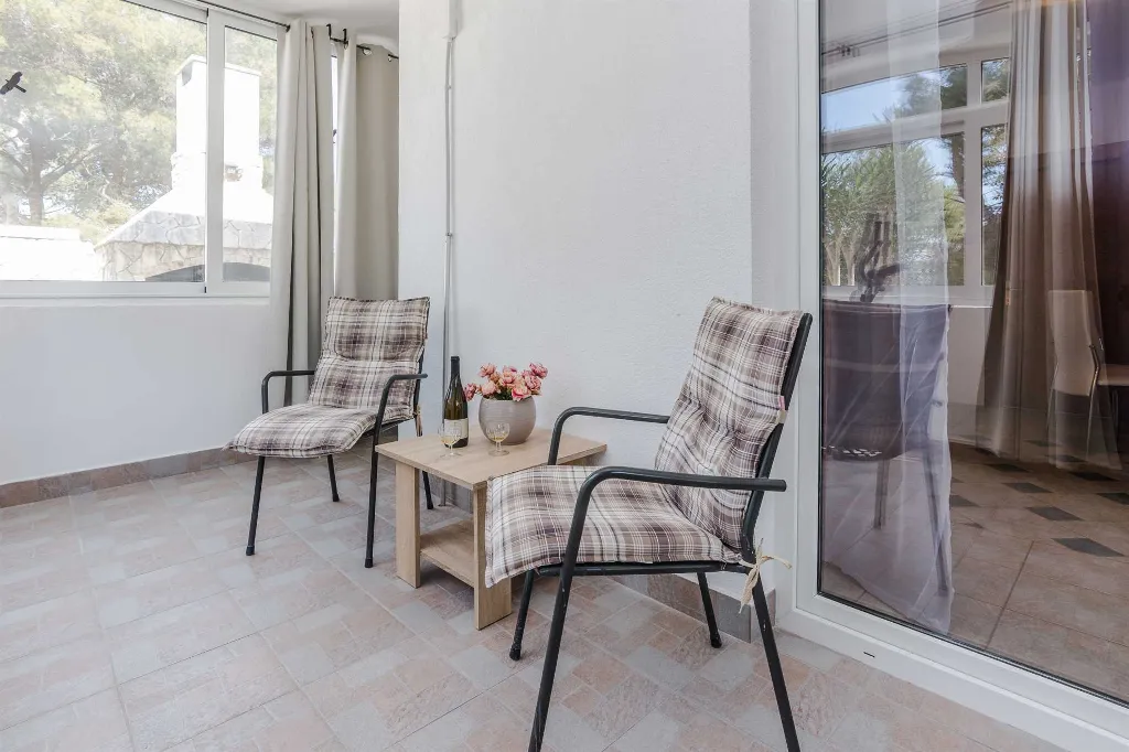 Air-Conditioned Apartment in Vir for 4–6 Guests