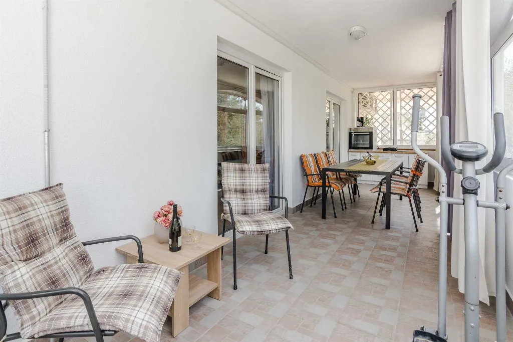 Air-Conditioned Apartment in Vir for 4–6 Guests