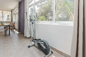 Air-Conditioned Apartment in Vir for 4–6 Guests