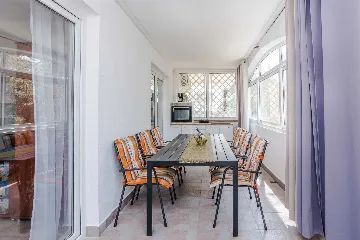 Air-Conditioned Apartment in Vir for 4–6 Guests