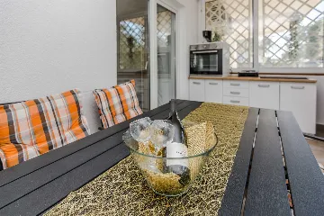 Air-Conditioned Apartment in Vir for 4–6 Guests