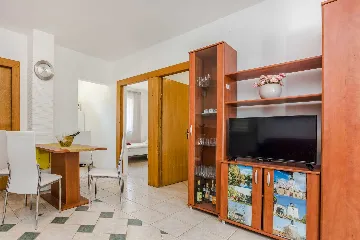 Air-Conditioned Apartment in Vir for 4–6 Guests
