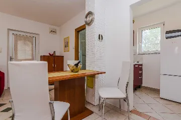 Air-Conditioned Apartment in Vir for 4–6 Guests