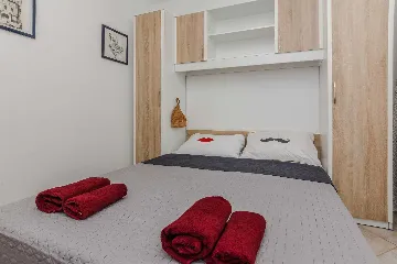 Air-Conditioned Apartment in Vir for 4–6 Guests