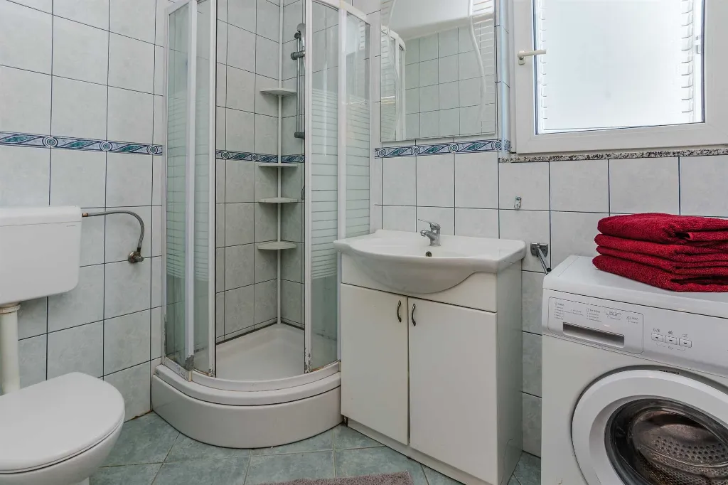 Air-Conditioned Apartment in Vir for 4–6 Guests