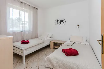 Air-Conditioned Apartment in Vir for 4–6 Guests