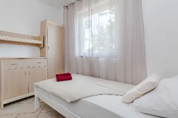 Air-Conditioned Apartment in Vir for 4–6 Guests