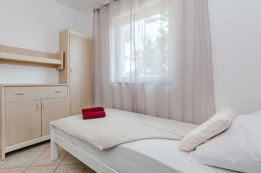 Air-Conditioned Apartment in Vir for 4–6 Guests