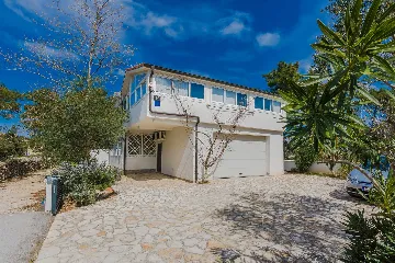 Air-Conditioned Apartment in Vir for 4–6 Guests