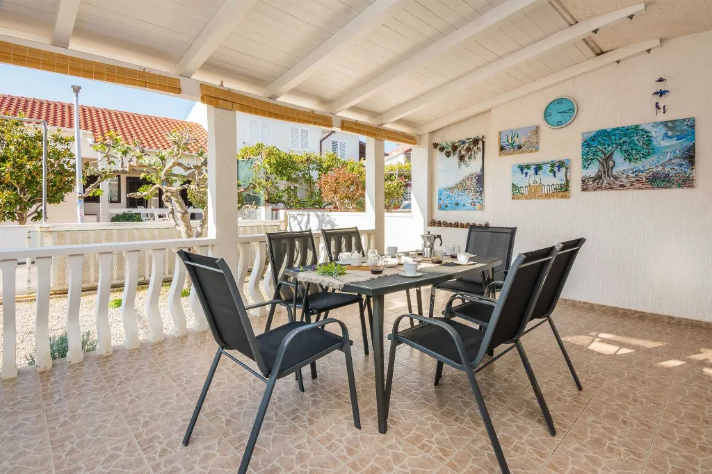 Air-Conditioned Apartment in Vir for 6 Guests