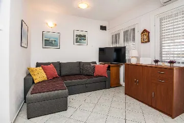 Air-Conditioned Apartment in Vir for 6 Guests