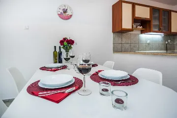 Air-Conditioned Apartment in Vir for 6 Guests