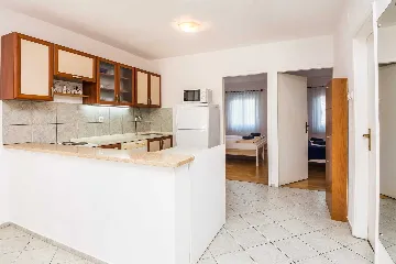 Air-Conditioned Apartment in Vir for 6 Guests