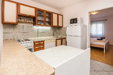 Air-Conditioned Apartment in Vir for 6 Guests