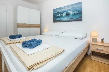 Air-Conditioned Apartment in Vir for 6 Guests