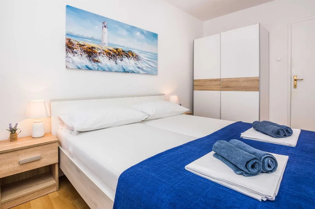 Air-Conditioned Apartment in Vir for 6 Guests