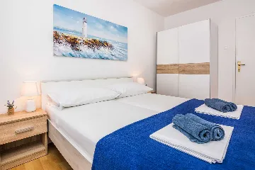 Air-Conditioned Apartment in Vir for 6 Guests