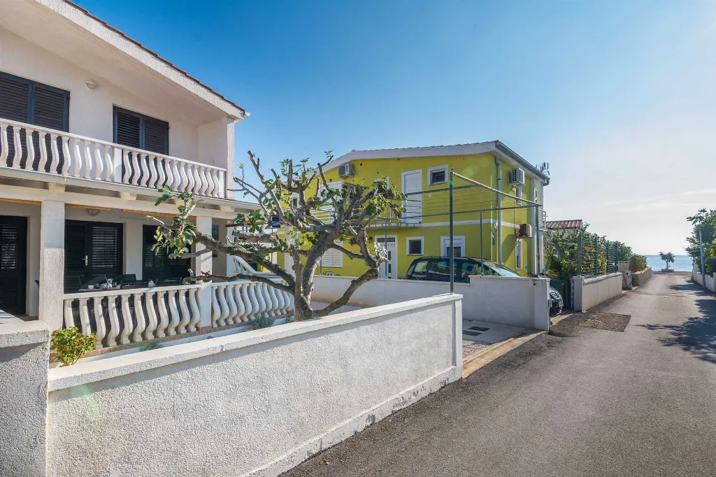 Air-Conditioned Apartment in Vir for 6 Guests