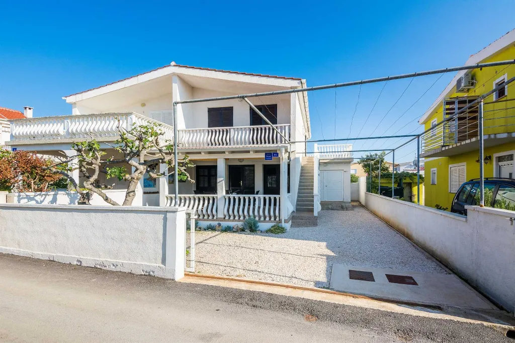 Air-Conditioned Apartment in Vir for 6 Guests