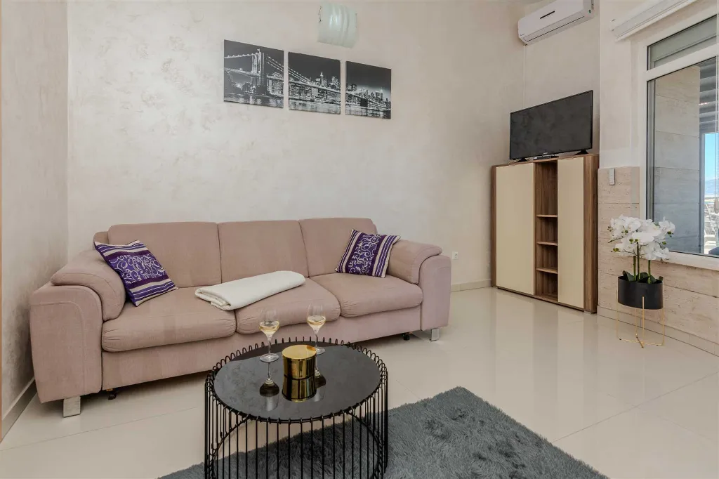 Apartment in Vir for 4–6 Guests with Sea View