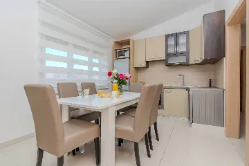 Apartment in Vir for 4–6 Guests with Sea View