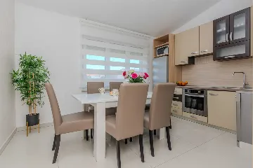 Apartment in Vir for 4–6 Guests with Sea View