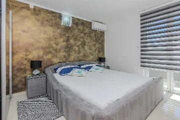 Apartment in Vir for 4–6 Guests with Sea View