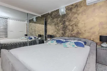 Apartment in Vir for 4–6 Guests with Sea View