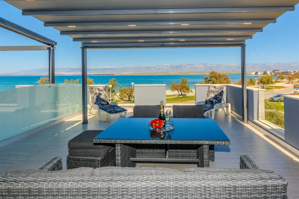 Apartment in Vir for 4–6 Guests with Sea View