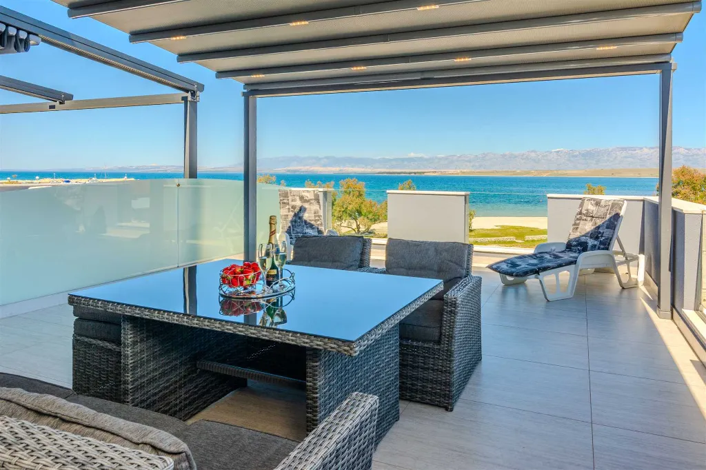 Apartment in Vir for 4–6 Guests with Sea View