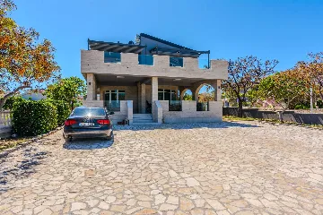 Apartment in Vir for 4–6 Guests with Sea View