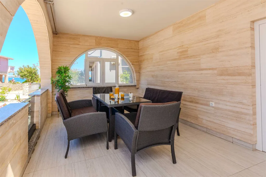 Apartment in Vir for 4-6 Guests, 30m to Beach