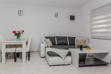 Apartment in Vir for 4-6 Guests, 30m to Beach