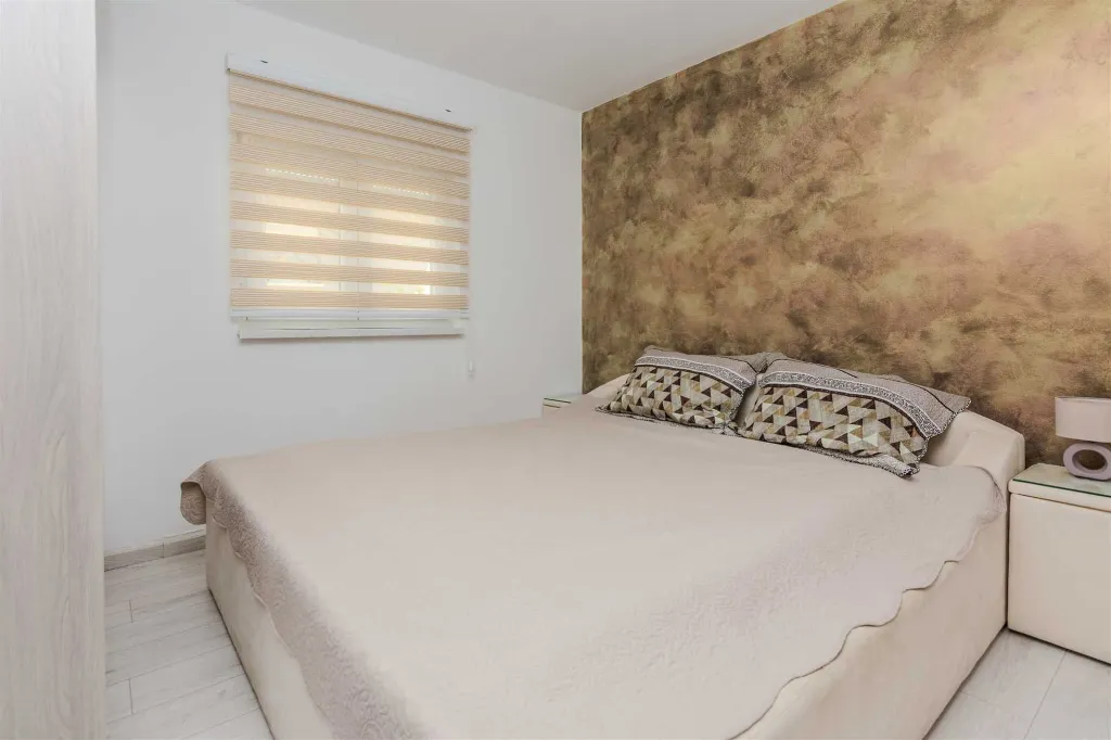 Apartment in Vir for 4-6 Guests, 30m to Beach