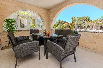 Beachfront Apartment in Vir for 4–6 Guests