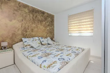 Beachfront Apartment in Vir for 4–6 Guests